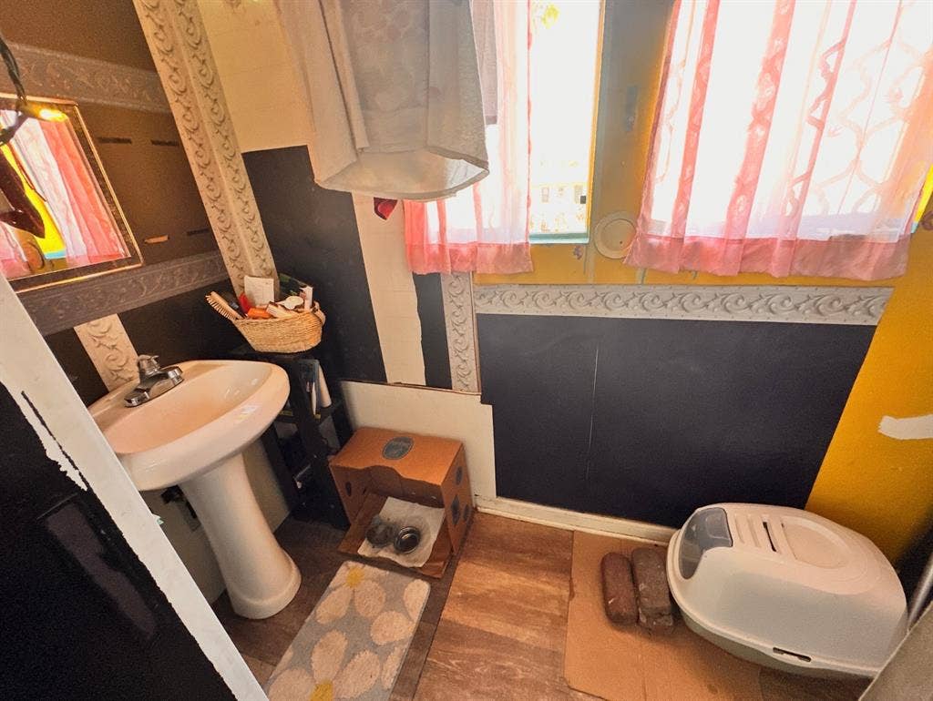 Room for rent in artists co-op!