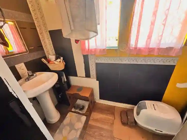 Room for rent in artists co-op!