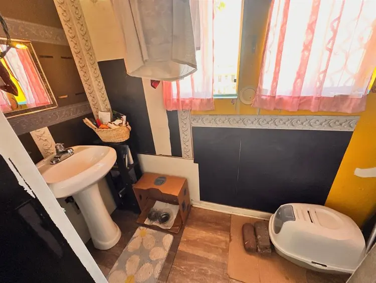 Room for rent in artists co-op!