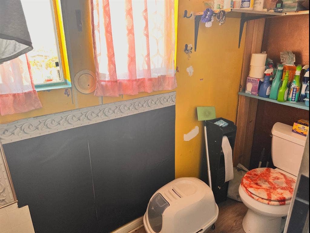 Room for rent in artists co-op!