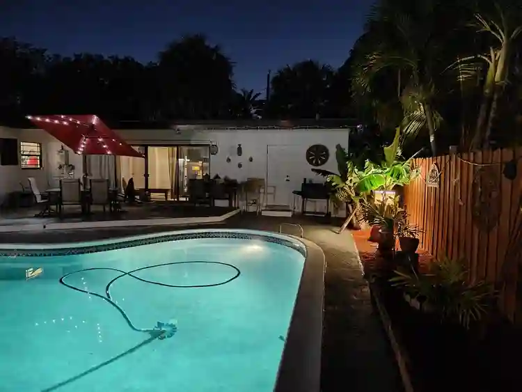 Room for Rent in Hollywood–