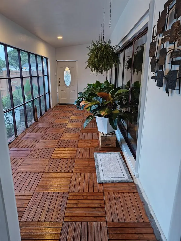 Room for Rent in Hollywood–