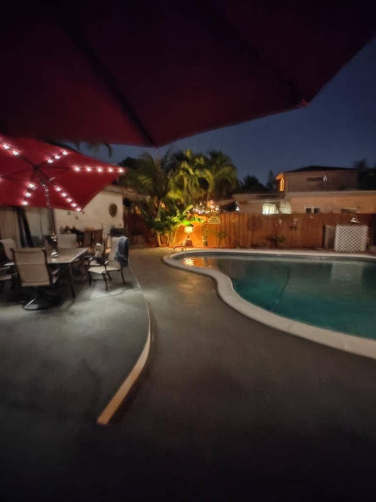 Room for Rent in Hollywood–