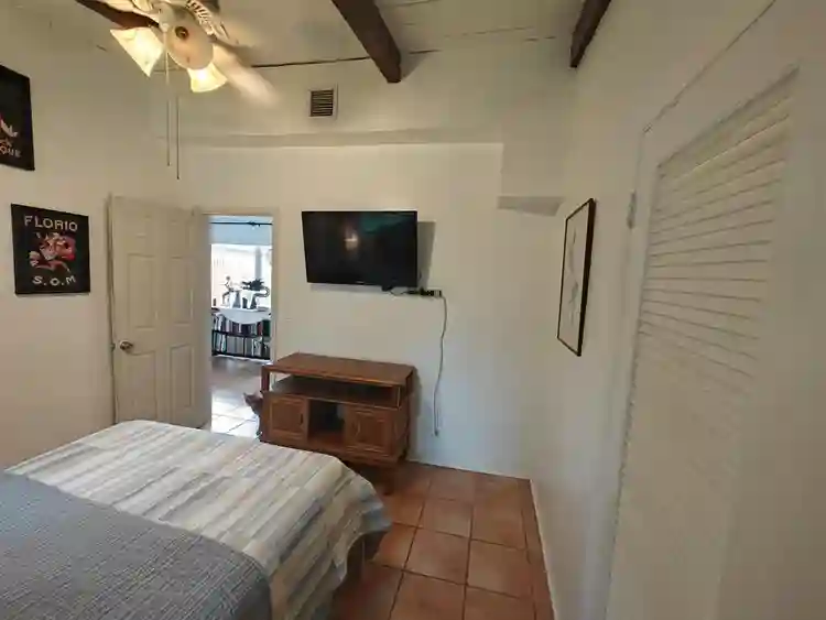 Room for Rent in Hollywood–