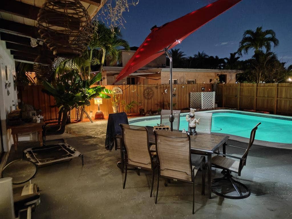 Room for Rent in Hollywood–