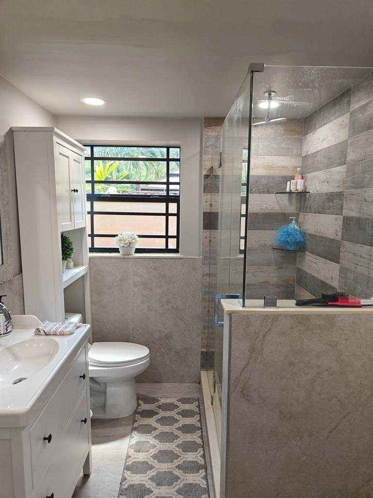 Room for Rent in Hollywood–