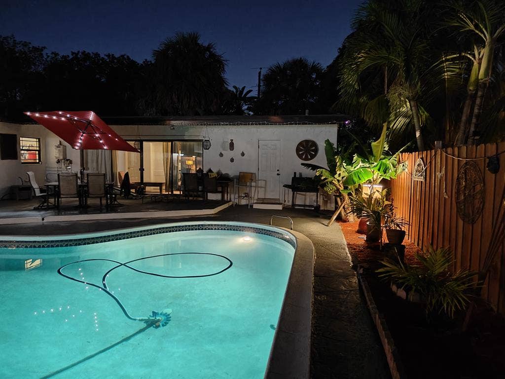 Room for Rent in Hollywood–