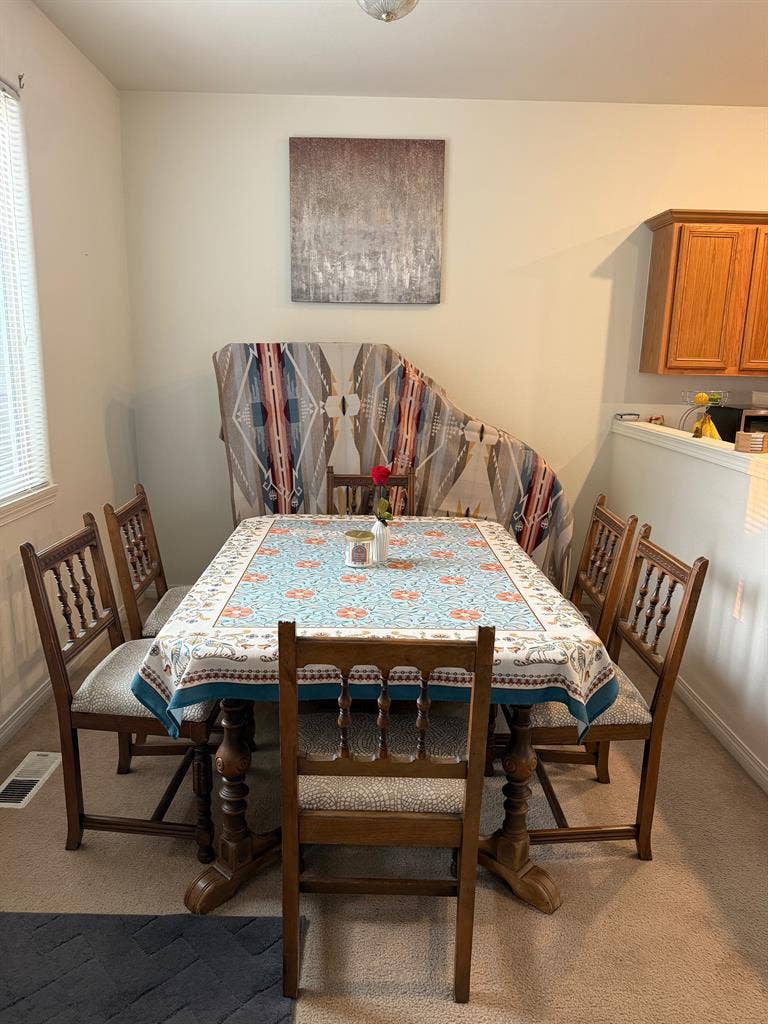 Spacious room/private bath 10/1!