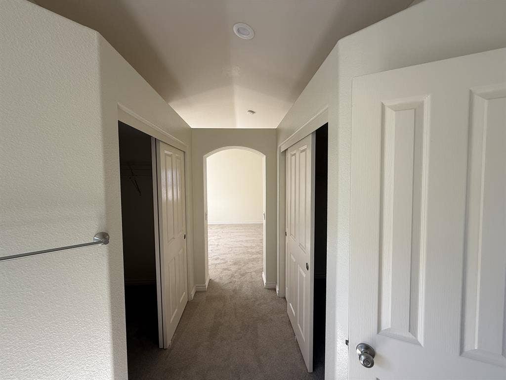 2 Excellent Rooms Ready on 10-1-26