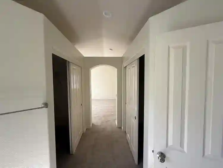 2 Excellent Rooms Ready on 10-1-26