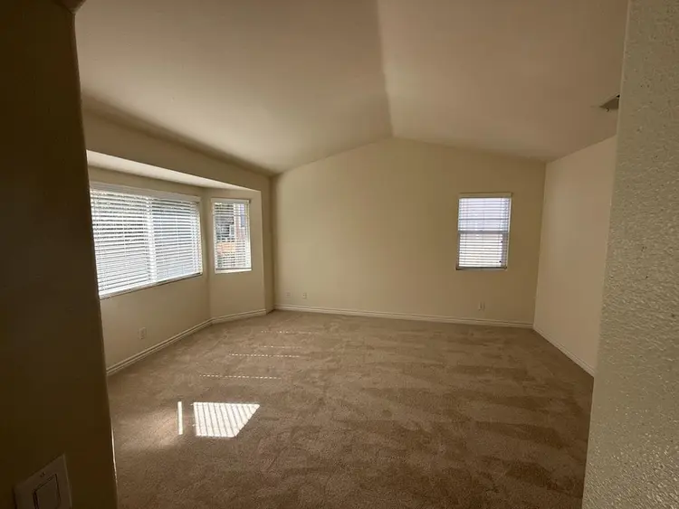 2 Excellent Rooms Ready on 10-1-26