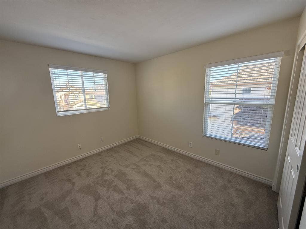 2 Excellent Rooms Ready on 10-1-26