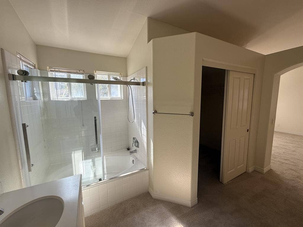 2 Excellent Rooms Ready on 10-1-26