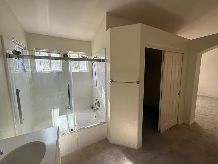 2 Excellent Rooms Ready on 10-1-26