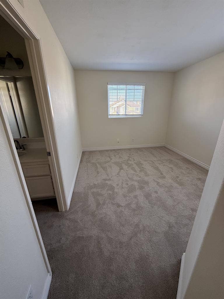 2 Excellent Rooms Ready on 10-1-26