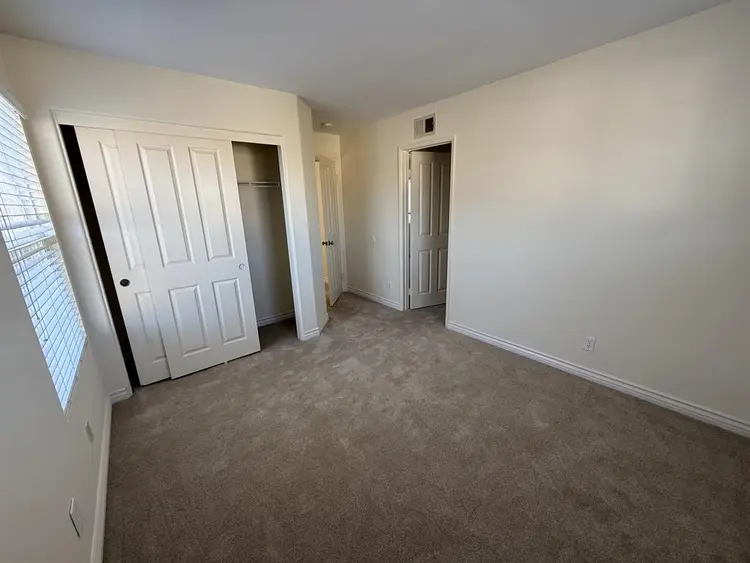 2 Excellent Rooms Ready on 10-1-26