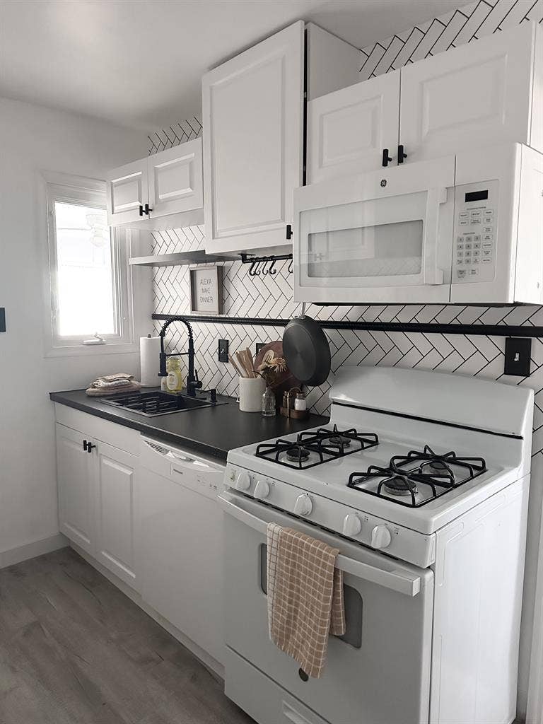 Female Roomie Wanted