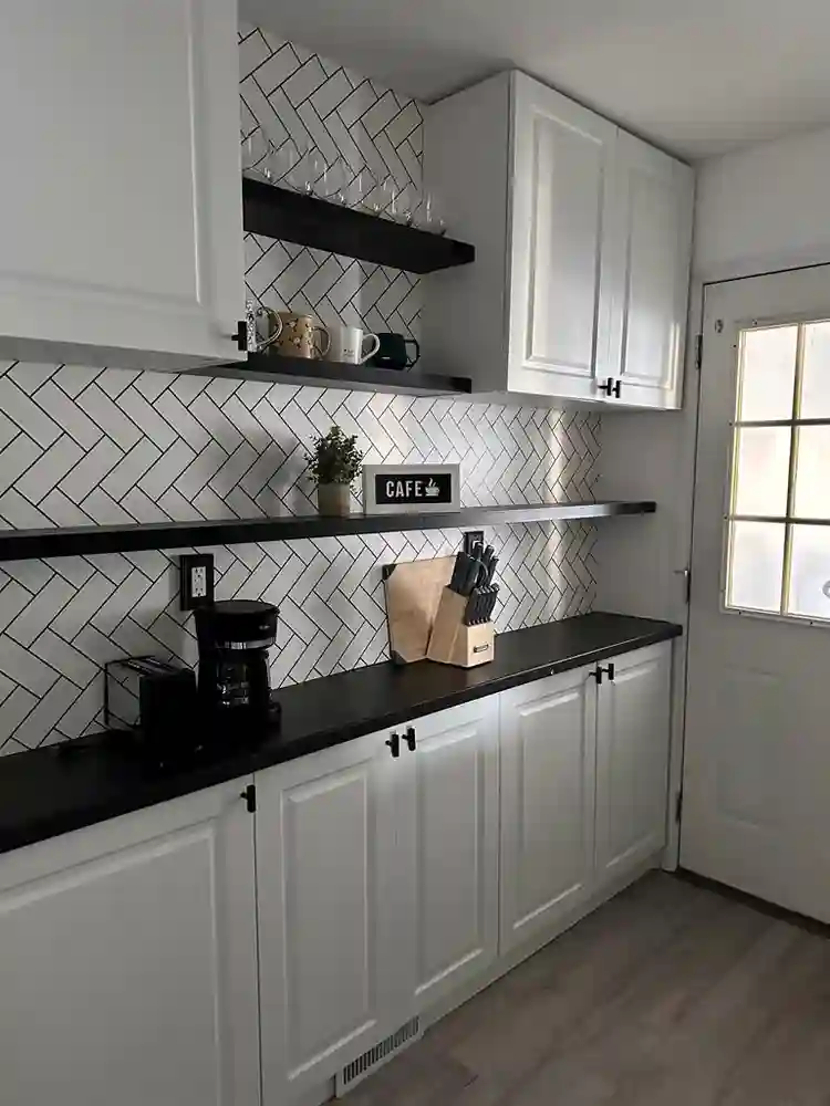 Female Roomie Wanted