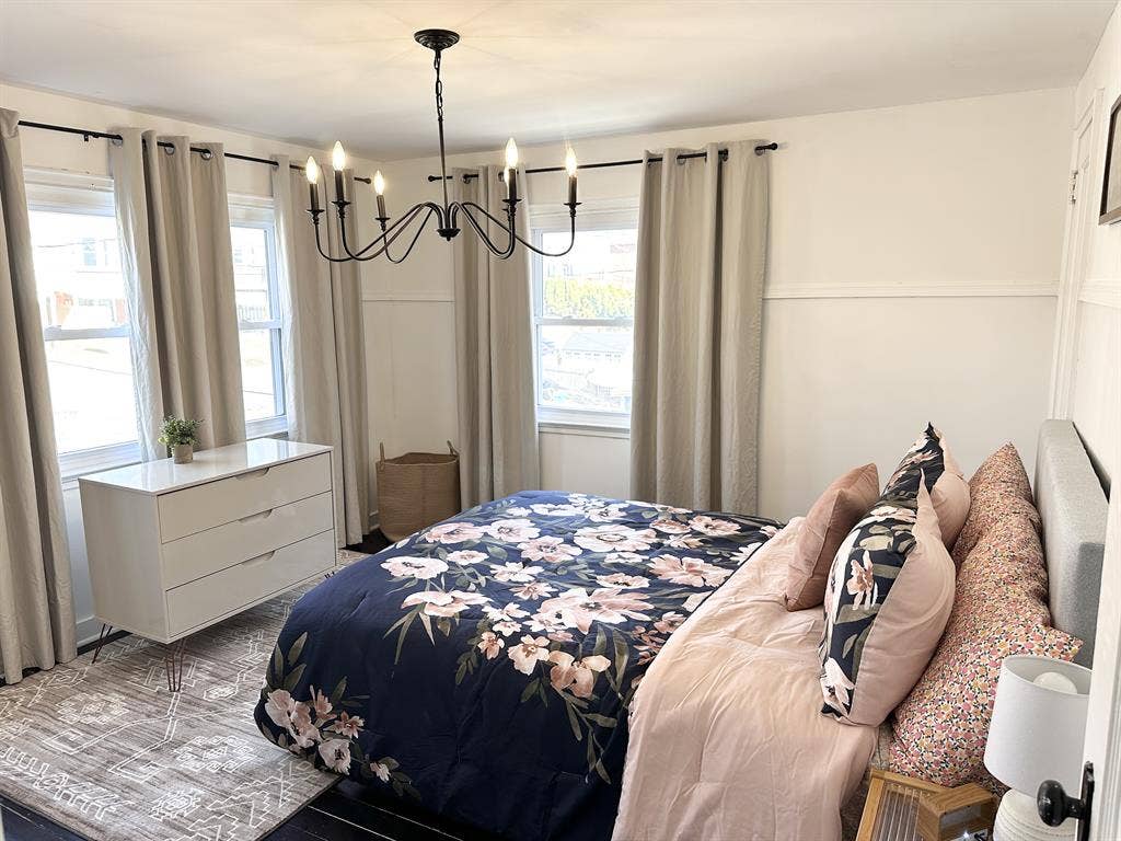 Female Roomie Wanted
