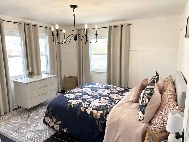 Female Roomie Wanted