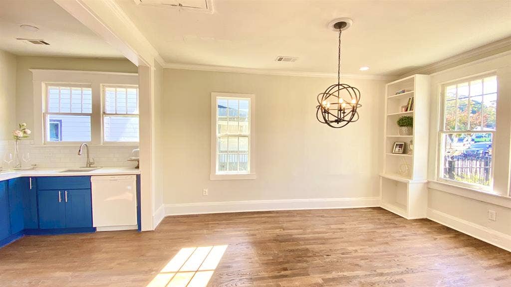 Spacious Private Bedroom / Bathroom