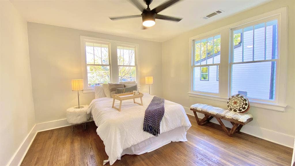 Spacious Private Bedroom / Bathroom