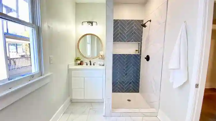 Spacious Private Bedroom / Bathroom