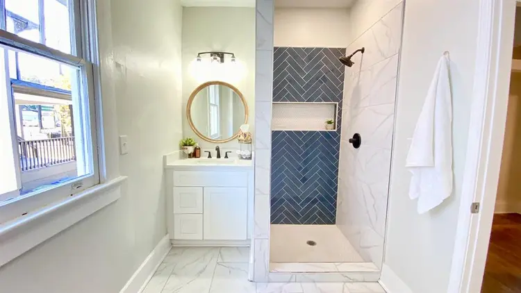 Spacious Private Bedroom / Bathroom