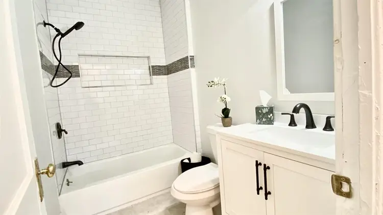 Spacious Private Bedroom / Bathroom