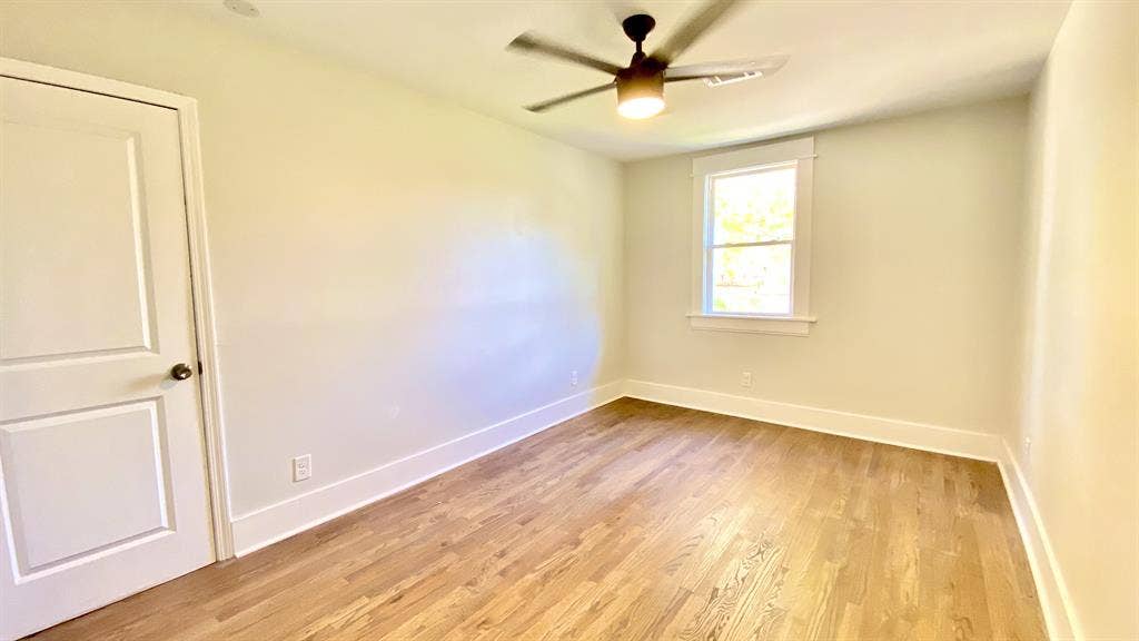 Spacious Private Bedroom / Bathroom