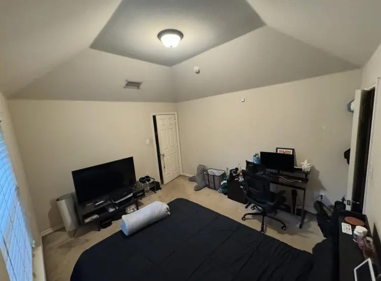 spacious frisco room