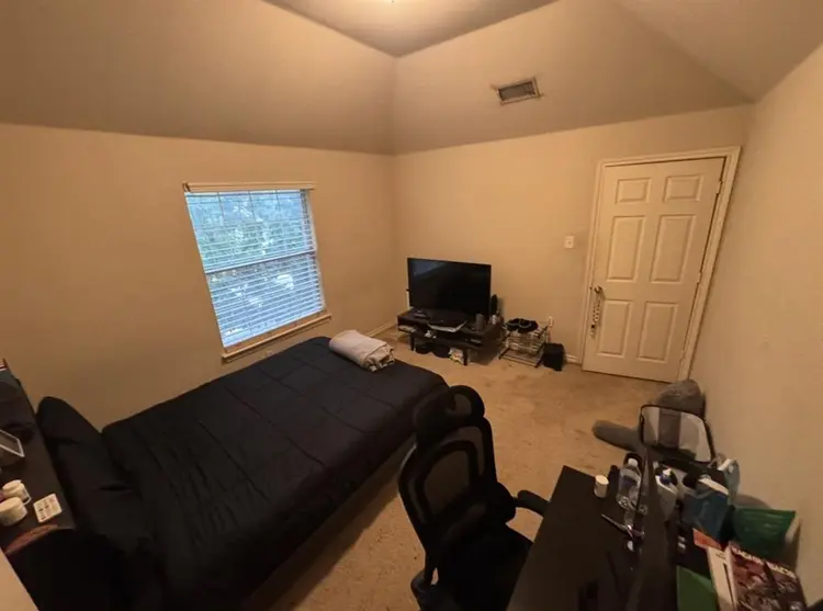 spacious frisco room