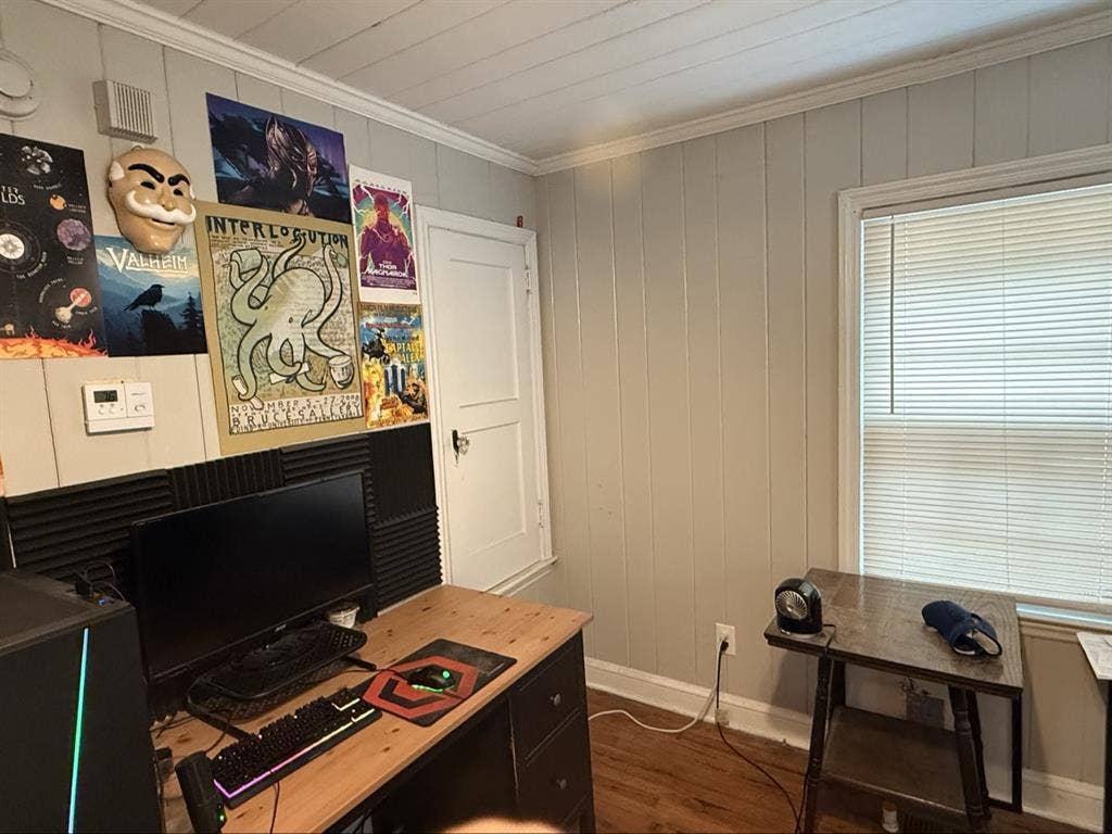 LOOKING FOR A ROOMMATEE