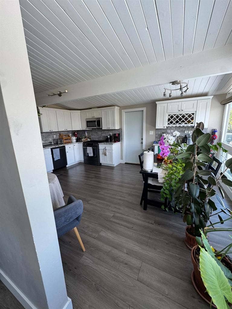 Spare bedroom in Spring Valley