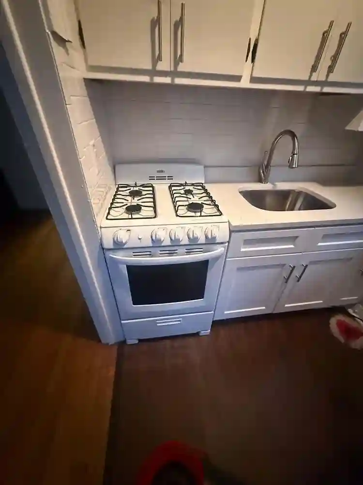 2 bed 1 bath appt. Available now.
