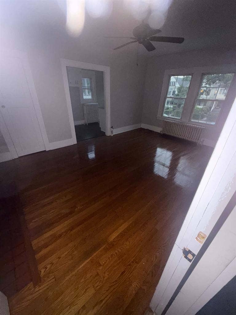 2 bed 1 bath appt. Available now.