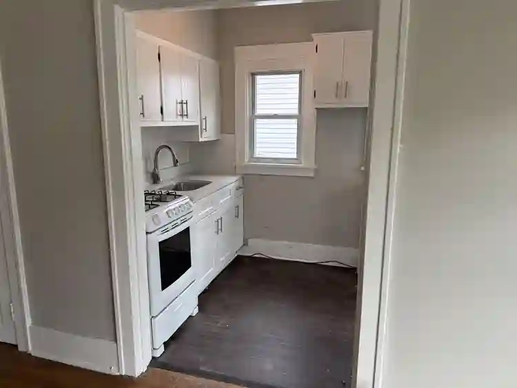 2 bed 1 bath appt. Available now.