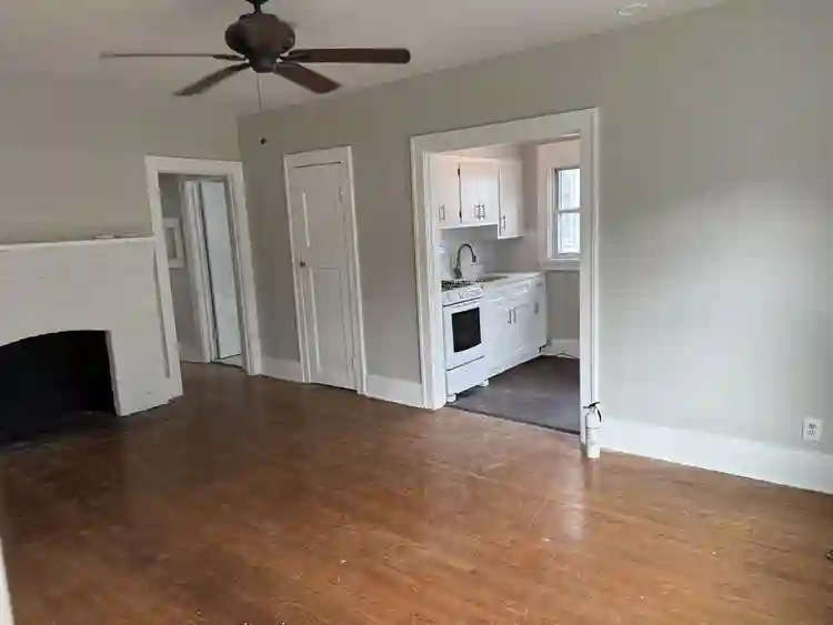 2 bed 1 bath appt. Available now.