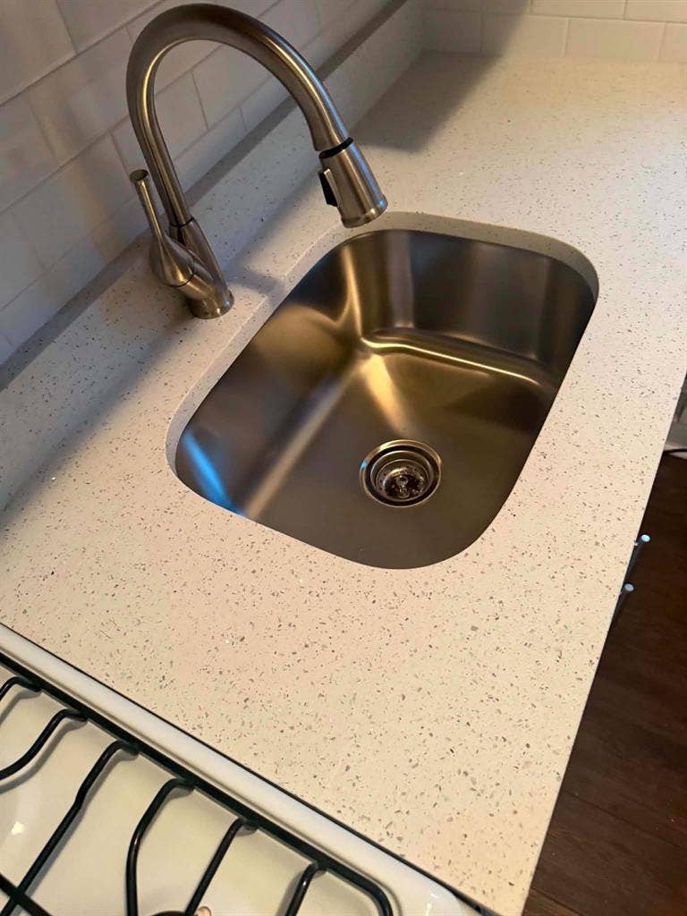 2 bed 1 bath appt. Available now.