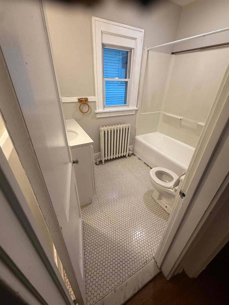 2 bed 1 bath appt. Available now.