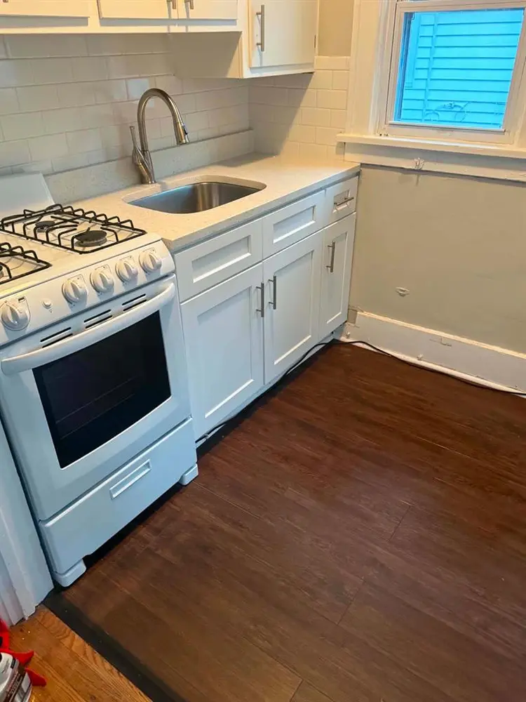 2 bed 1 bath appt. Available now.