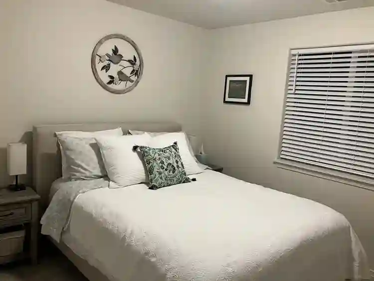 Furnished Rm, Priv Bath, Util Incl.