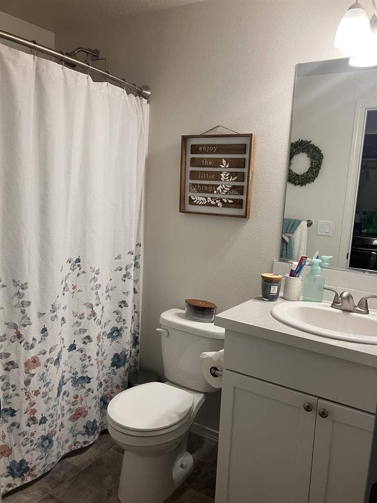 Furnished Rm, Priv Bath, Util Incl.