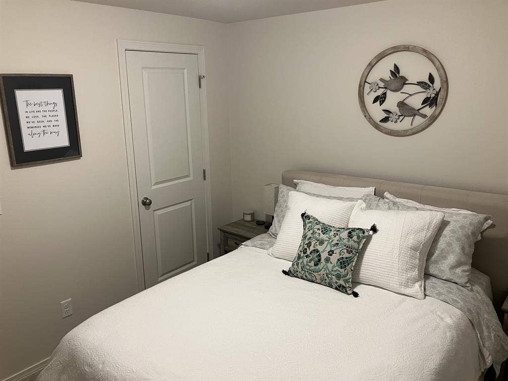 Furnished Rm, Priv Bath, Util Incl.