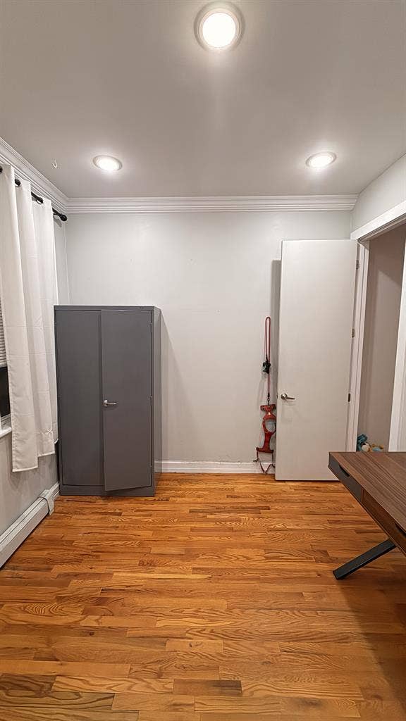 ROOM WITH BACKYARD ACCESS