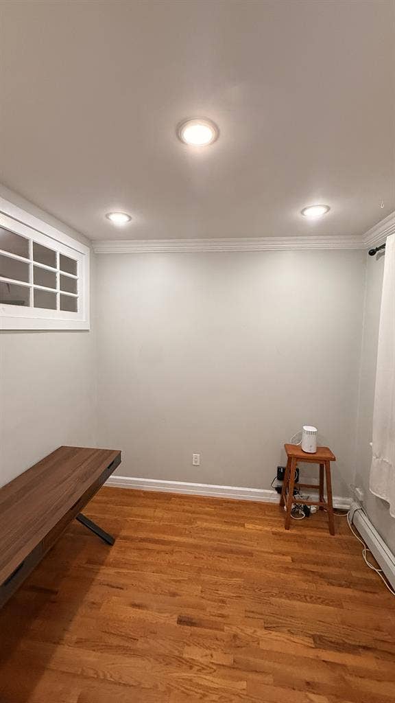 ROOM WITH BACKYARD ACCESS