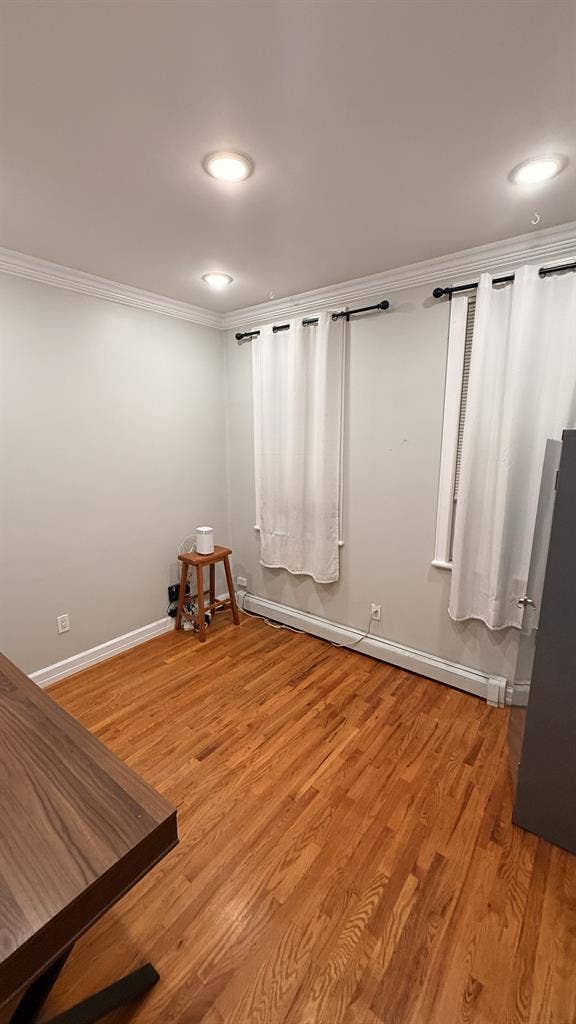 ROOM WITH BACKYARD ACCESS