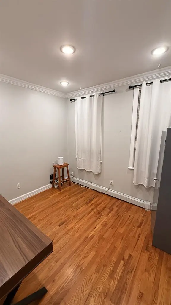 ROOM WITH BACKYARD ACCESS