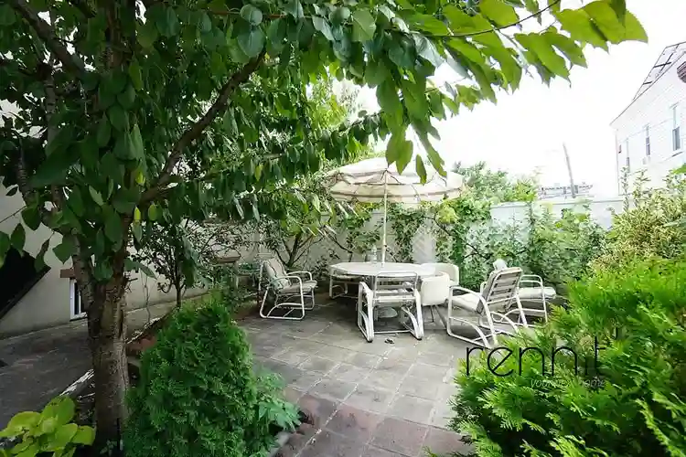ROOM WITH BACKYARD ACCESS