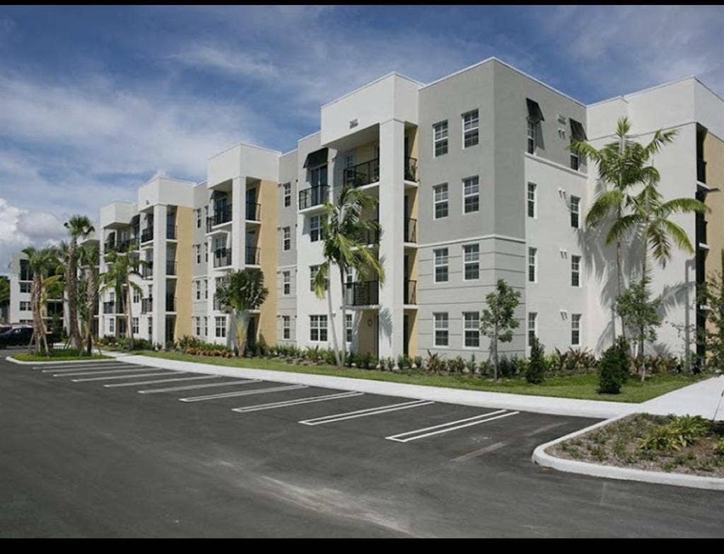 I am looking for a roommate - $1350
